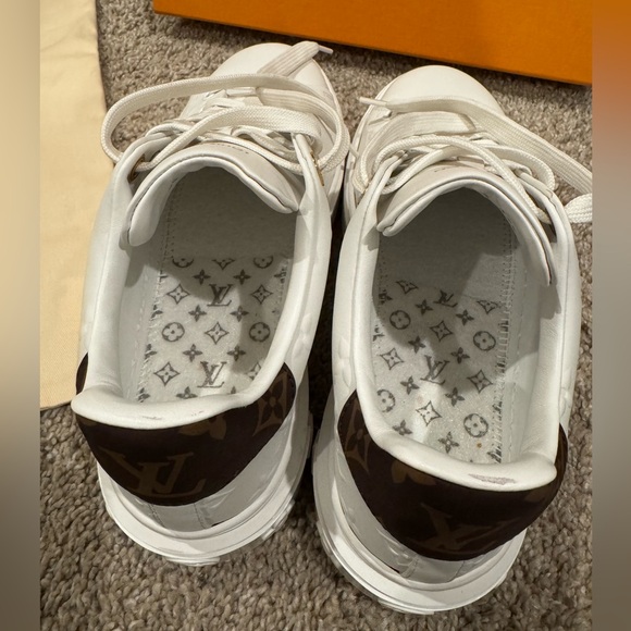 HP 💕LIKE NEW Louis Vuitton Time Out Sneakers 37.5 - Picture 9 of 13